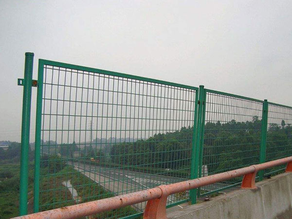高架桥护栏网图片2