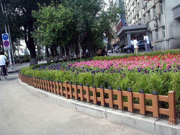 草坪护栏工程案例图片2